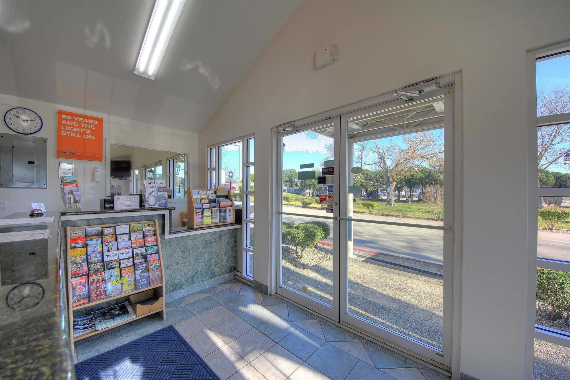 Motel 6-Kerrville, Tx Экстерьер фото